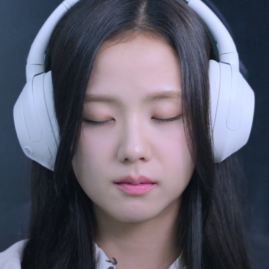 Recent activity shot of Jisoo (1995)