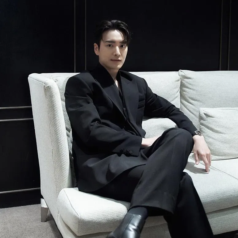 A moment captured by a fan of Lee Joonhyuk