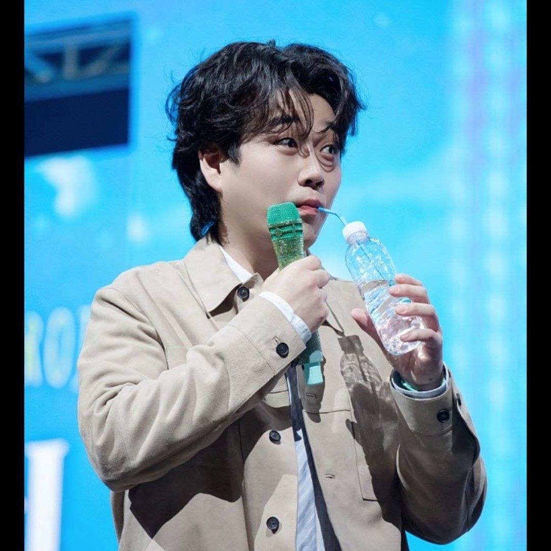 Behind-the-scenes cut of Hwang Youngwoong