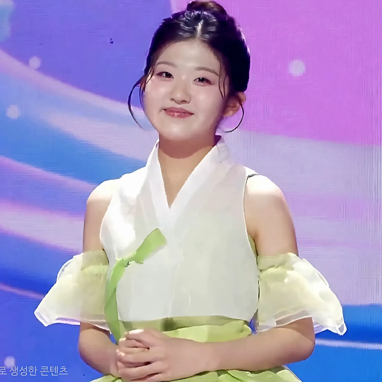 A moment captured by a fan of Yoon Yoonseo