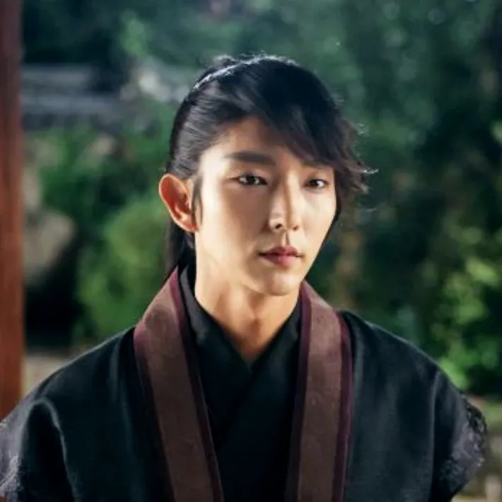 Recent activity shot of Lee Joongi