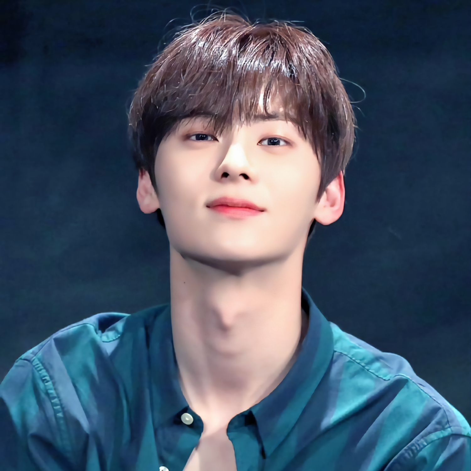 A moment captured by a fan of Hwang Minhyun