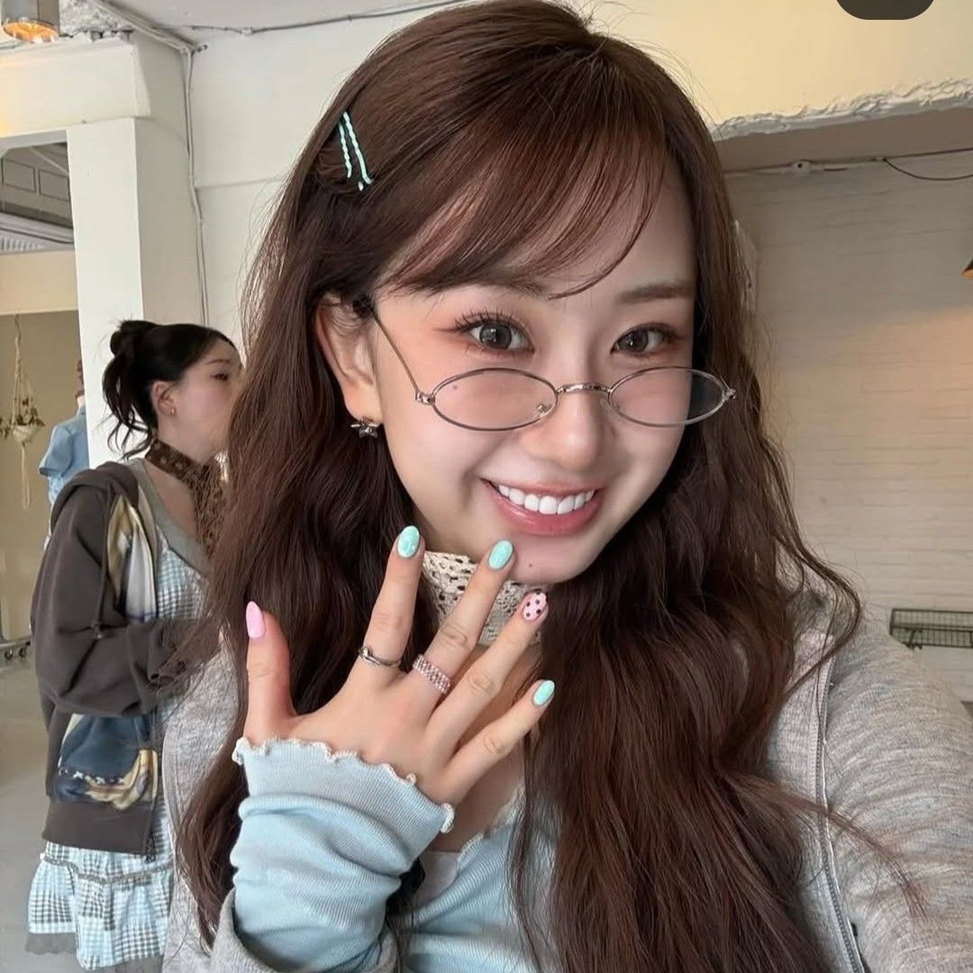 Momen yang diabadikan oleh penggemar Jeon Yujin