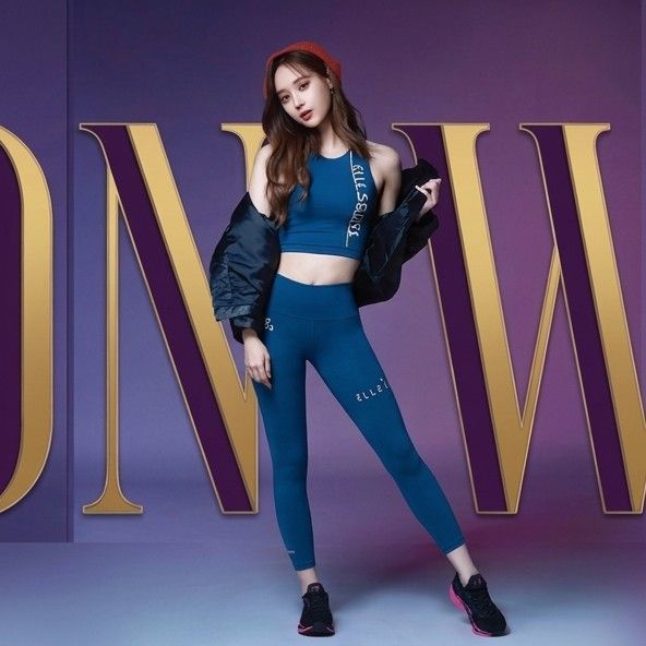 Behind-the-scenes cut of Yeonwoo