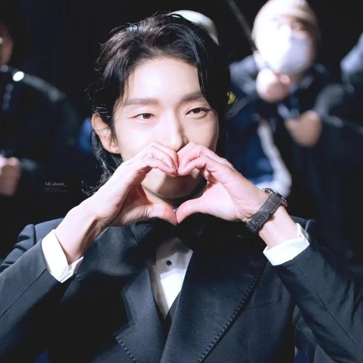 A moment captured by a fan of Lee Joongi