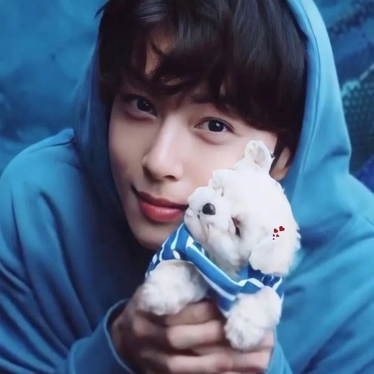 Recent activity shot of Cha Eunwoo