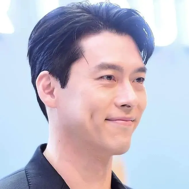 Momen yang diabadikan oleh penggemar Hyun Bin