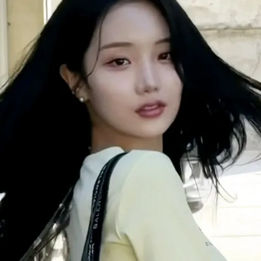 A moment captured by a fan of Kim Soyeon (2004)