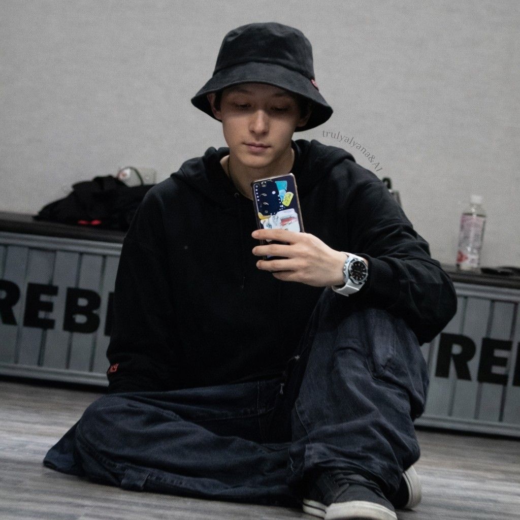 Behind-the-scenes cut of Lee Joongi