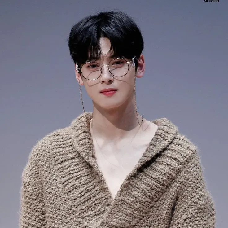 Behind-the-scenes cut of Cha Eunwoo