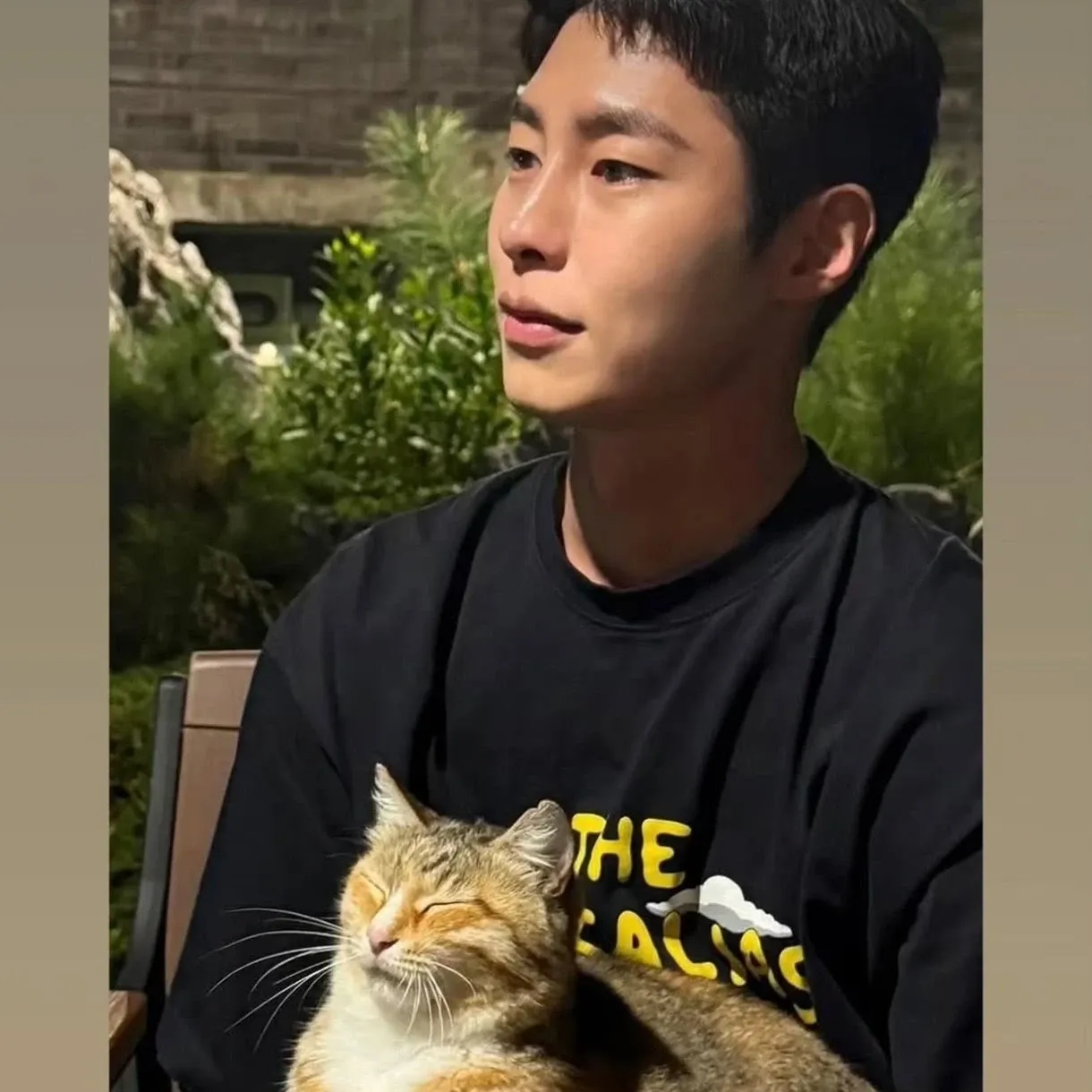 A moment captured by a fan of Lee Jaewook