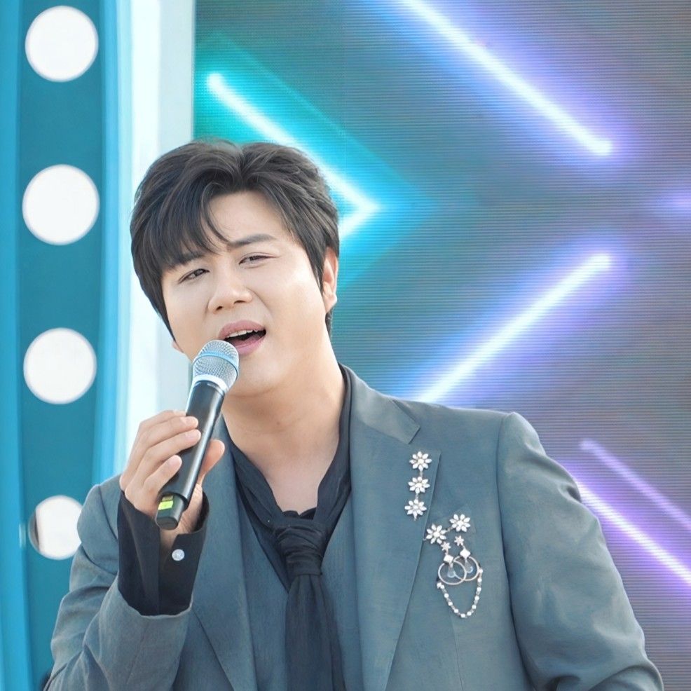 チン・ヘソンの最近の活動ショット