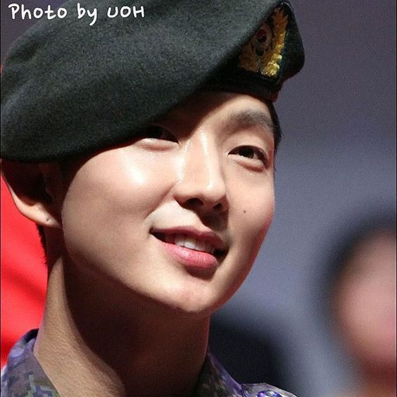 A moment captured by a fan of Lee Joongi