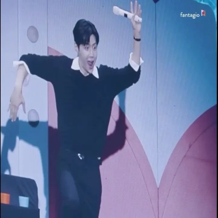 Behind-the-scenes cut of Kim Seonho