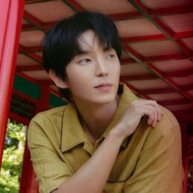 Behind-the-scenes cut of Lee Joongi