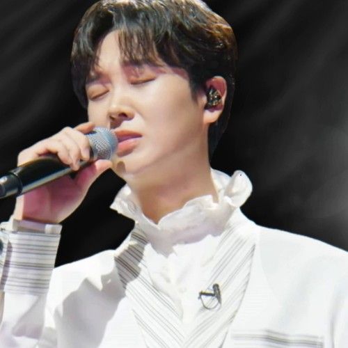 A moment captured by a fan of Song Minjun