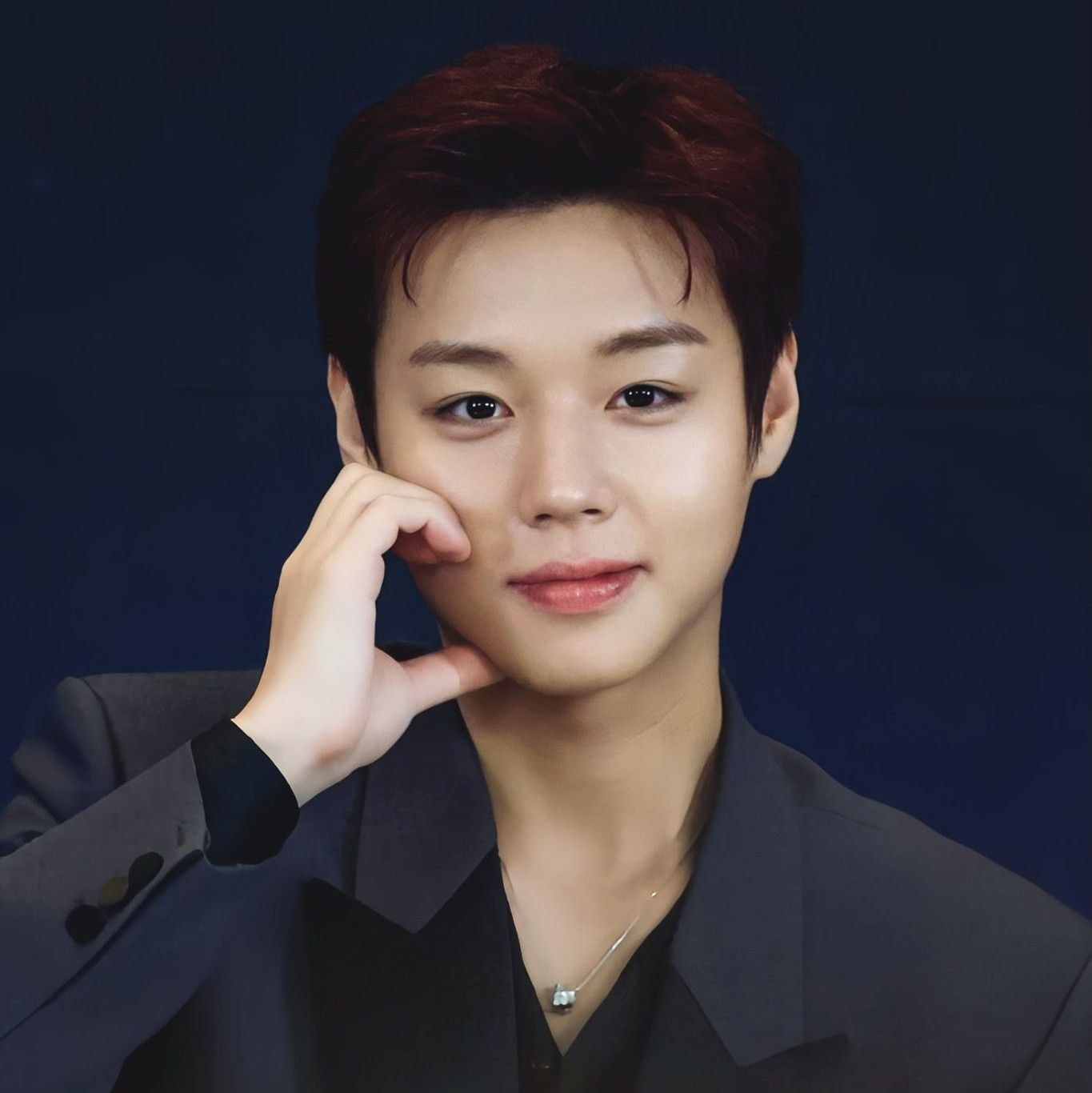 Behind-the-scenes cut of Park Jihoon