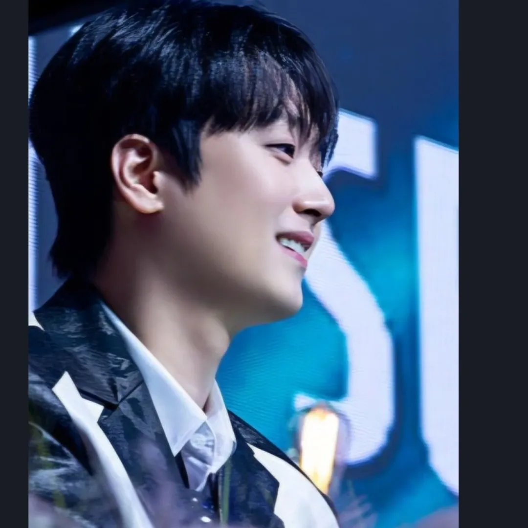 A moment captured by a fan of Lee Chanwon