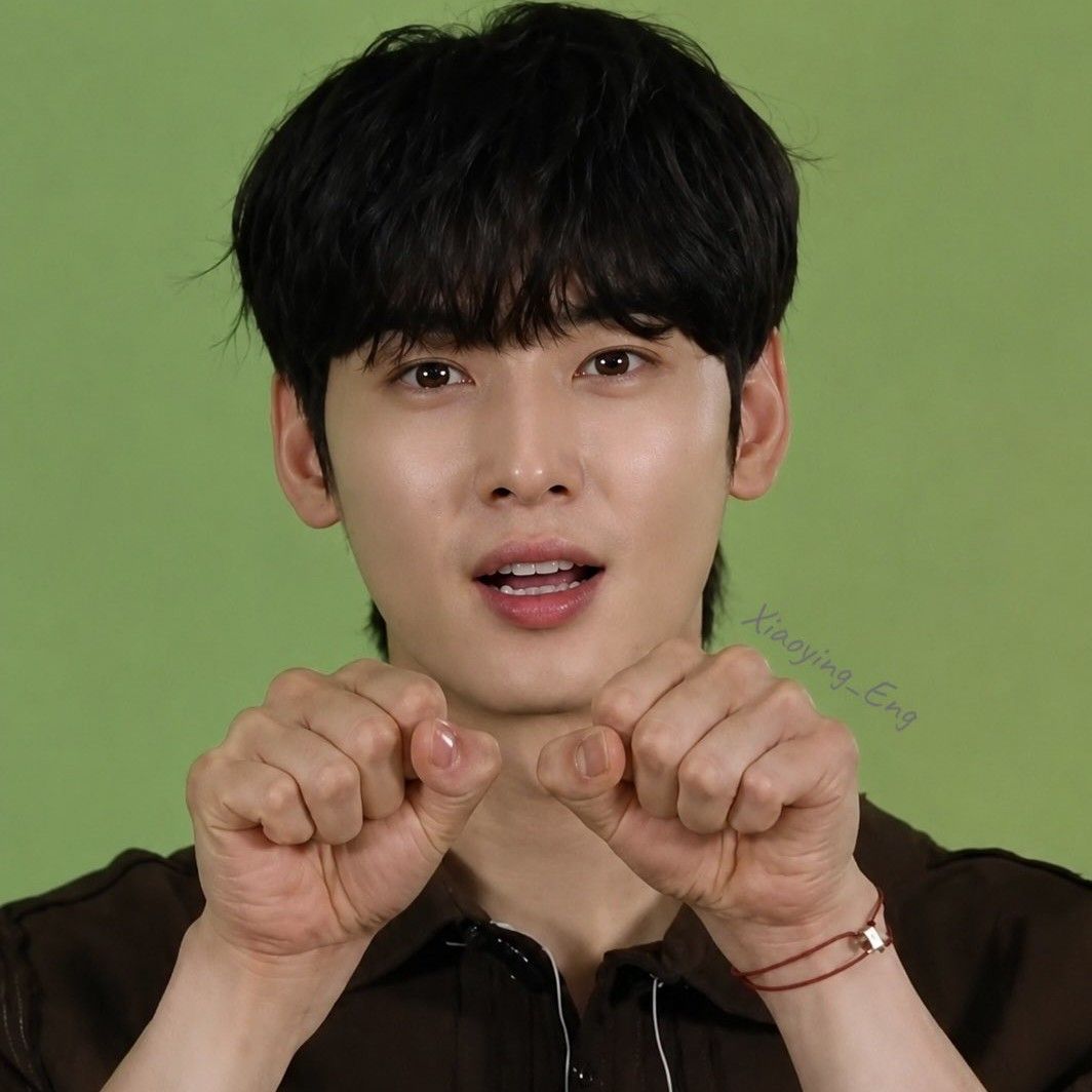 Behind-the-scenes cut of Cha Eunwoo