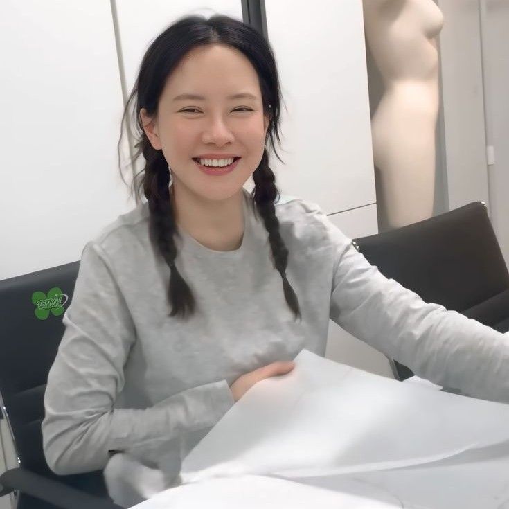 송지효의 최신 사진