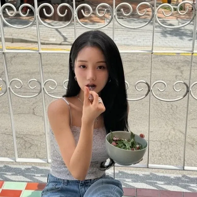 Behind-the-scenes cut of Kim Soyeon (2004)