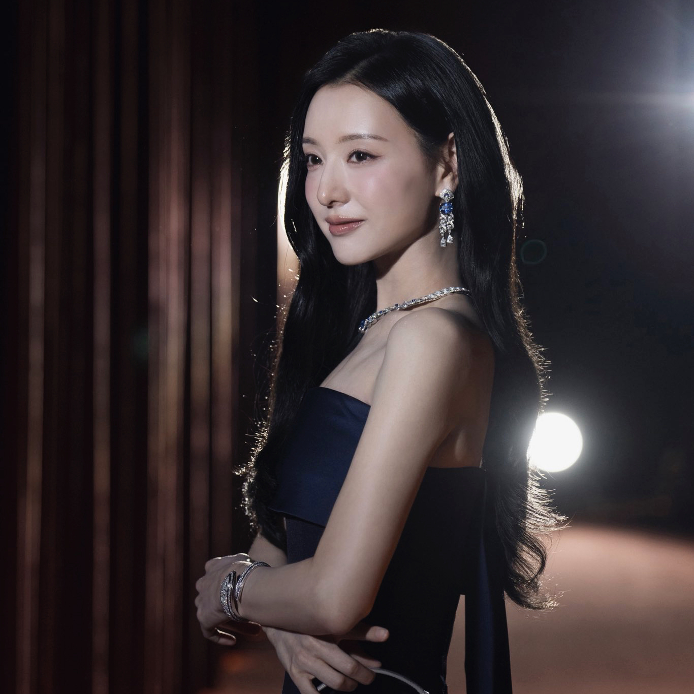 Behind-the-scenes cut of Kim Jiwon