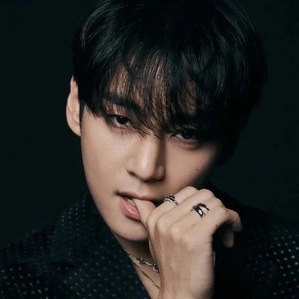 Recent activity shot of Kim Taehyung (V)