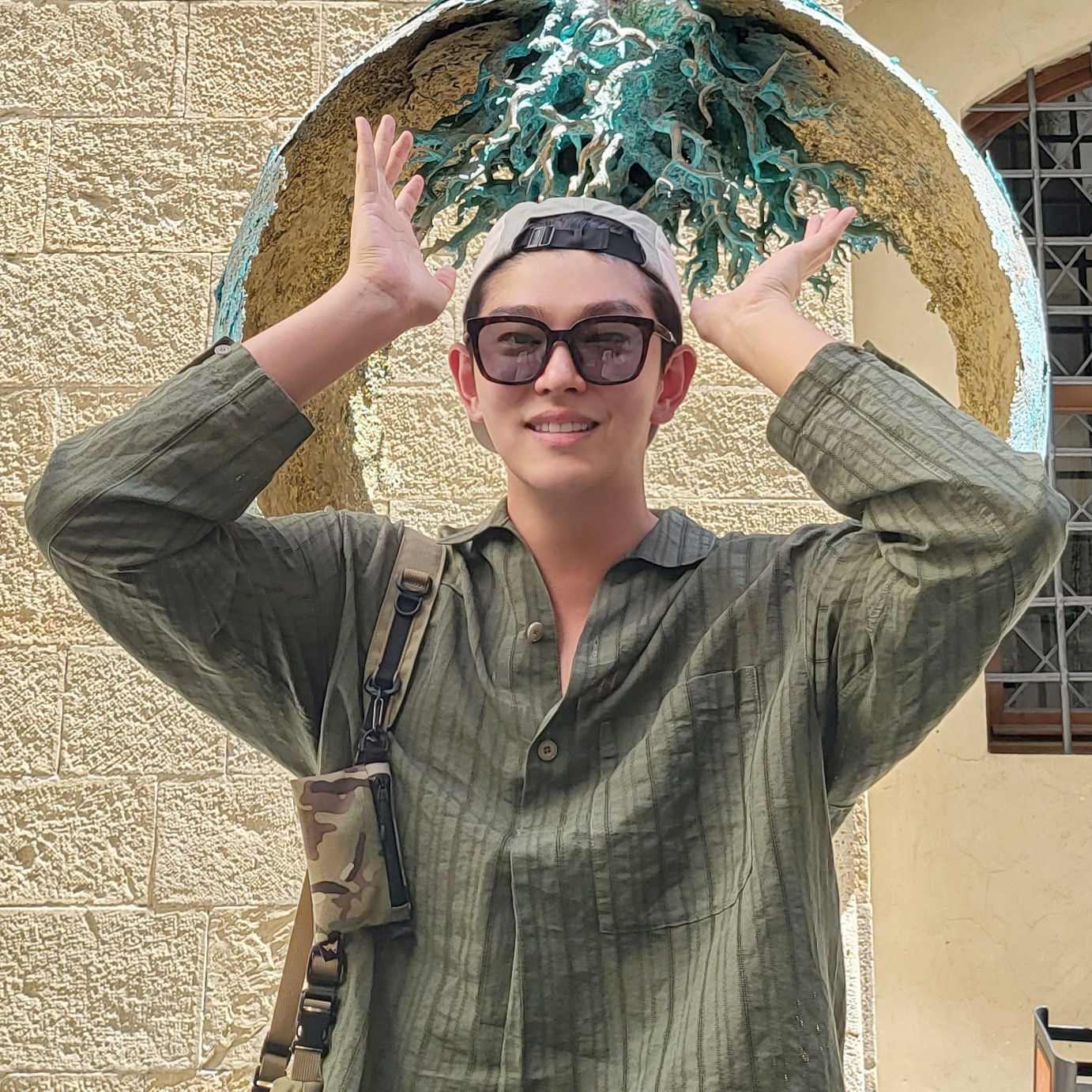 A moment captured by a fan of Yoon Kyunsang