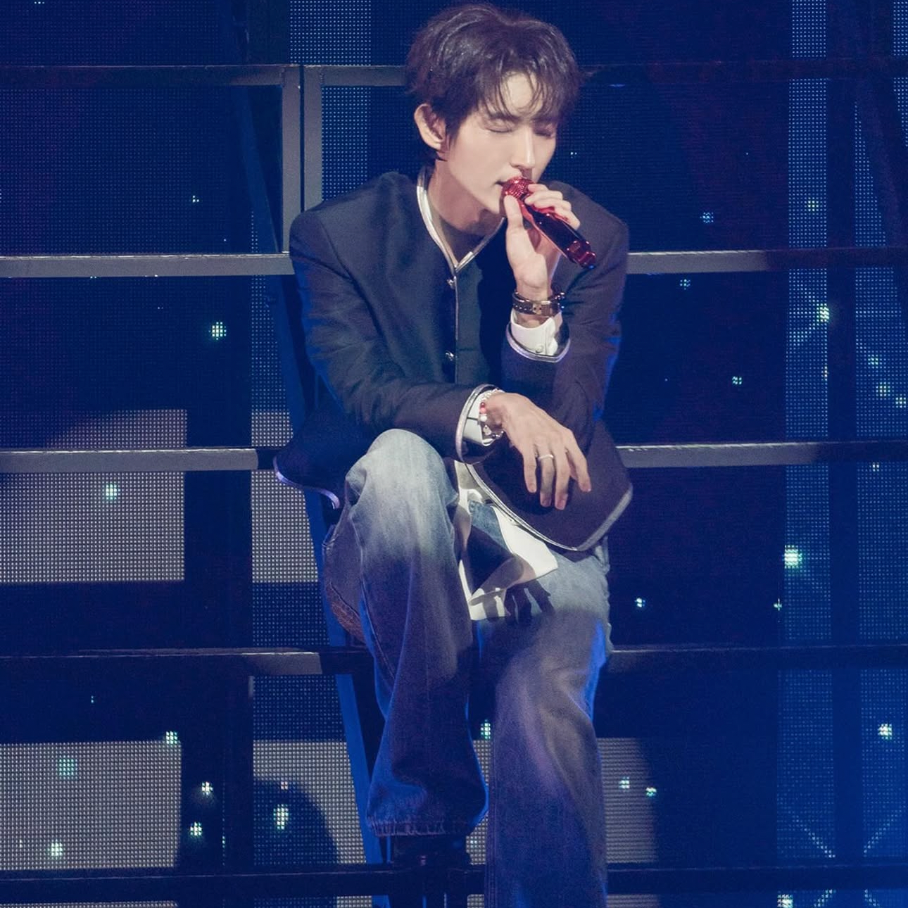 Behind-the-scenes cut of Lee Joongi