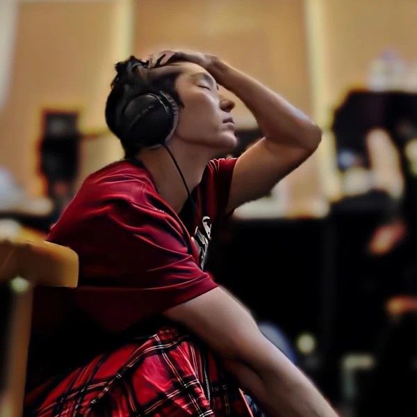 A moment captured by a fan of Lee Joongi