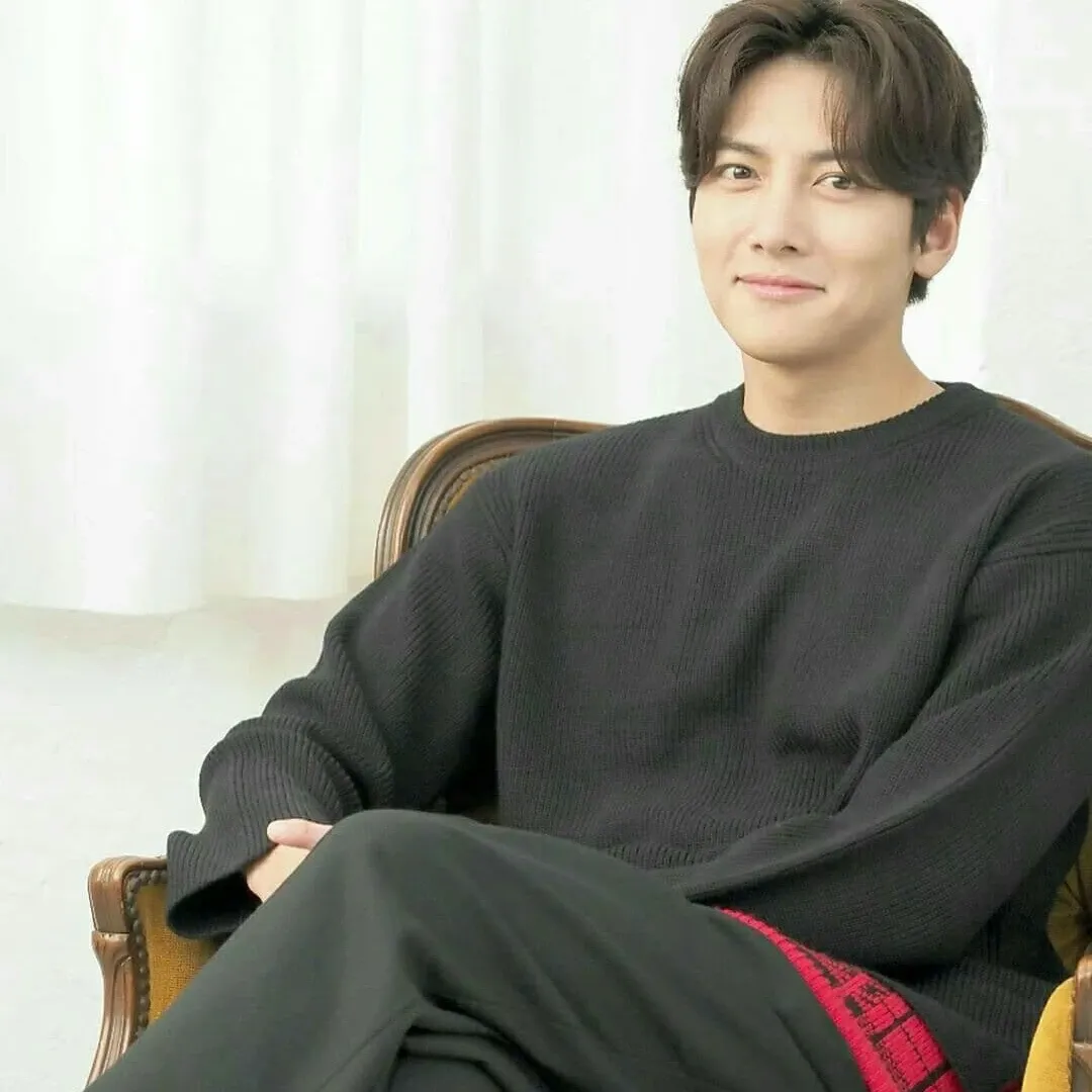 Behind-the-scenes cut of Ji Changwook