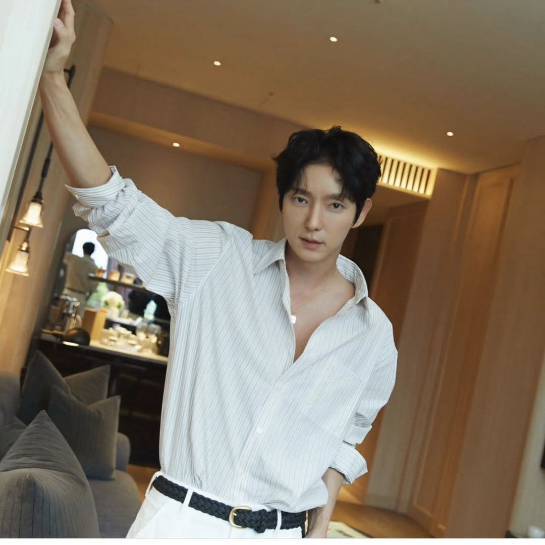 Behind-the-scenes cut of Lee Joongi