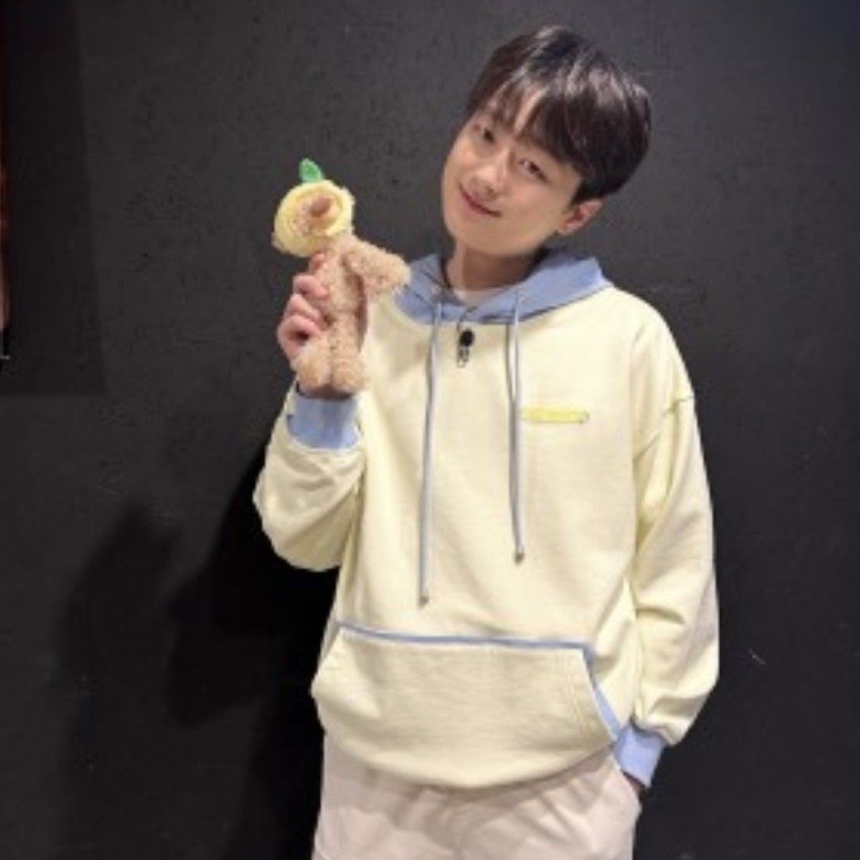 李灿元的最新照片