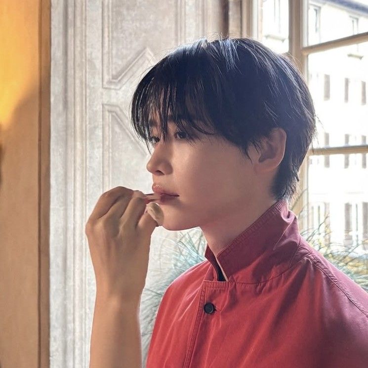 Recent activity shot of Lee Jongsuk