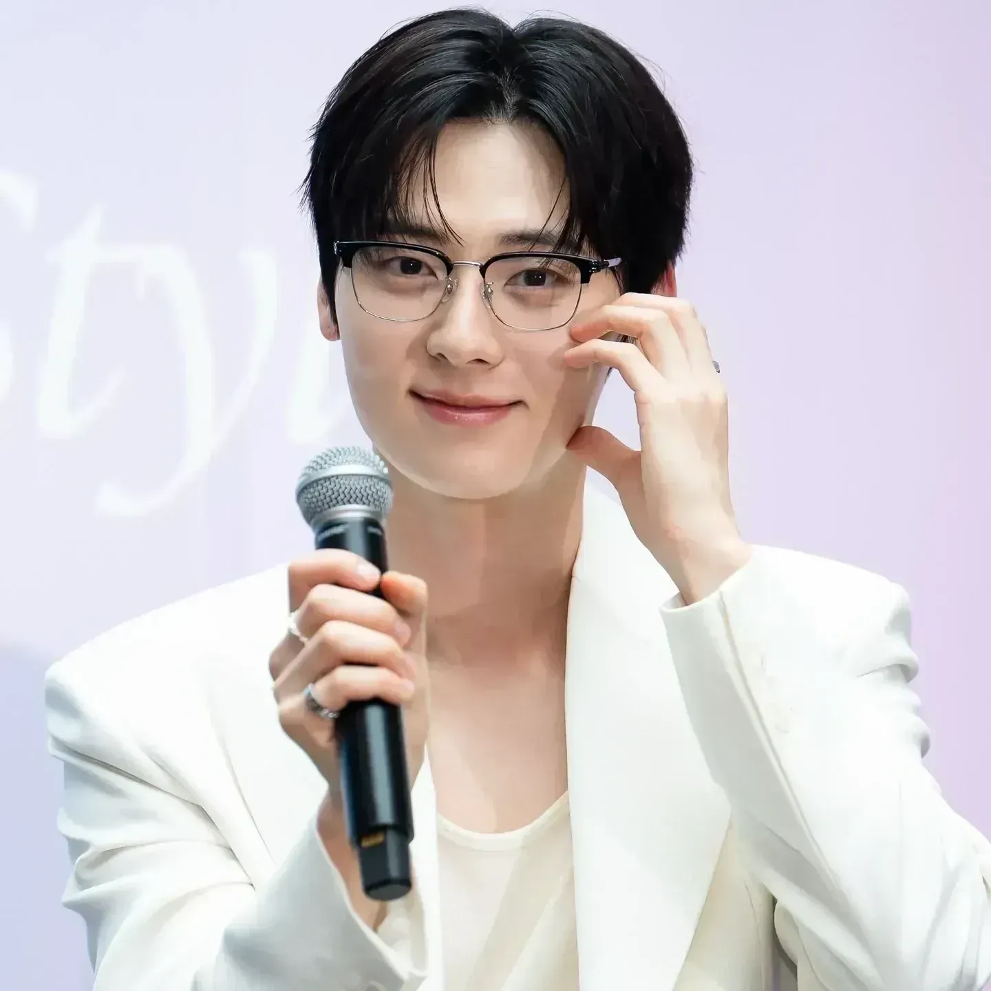 황민현 최근 활동샷