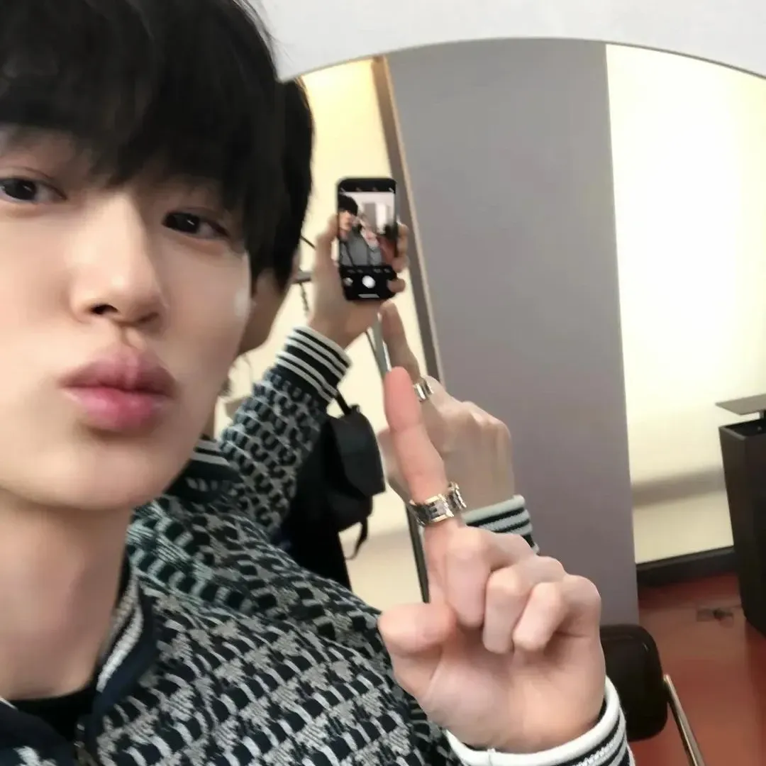 A moment captured by a fan of Byeon Wooseok