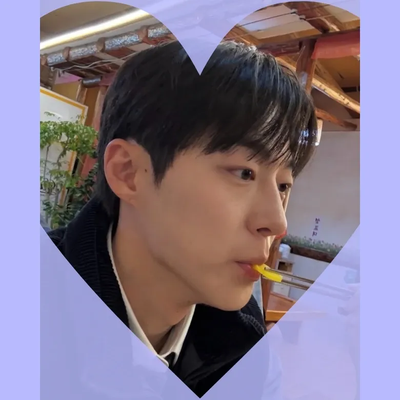 A moment captured by a fan of Bae Inhyuk