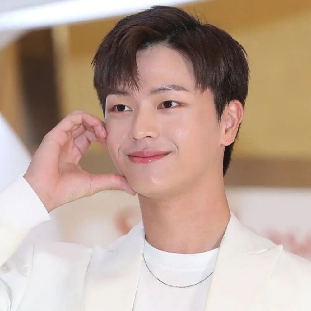Momen yang diabadikan oleh penggemar Yook Sungjae