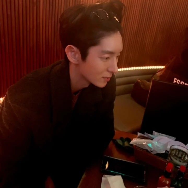 Behind-the-scenes cut of Lee Joongi