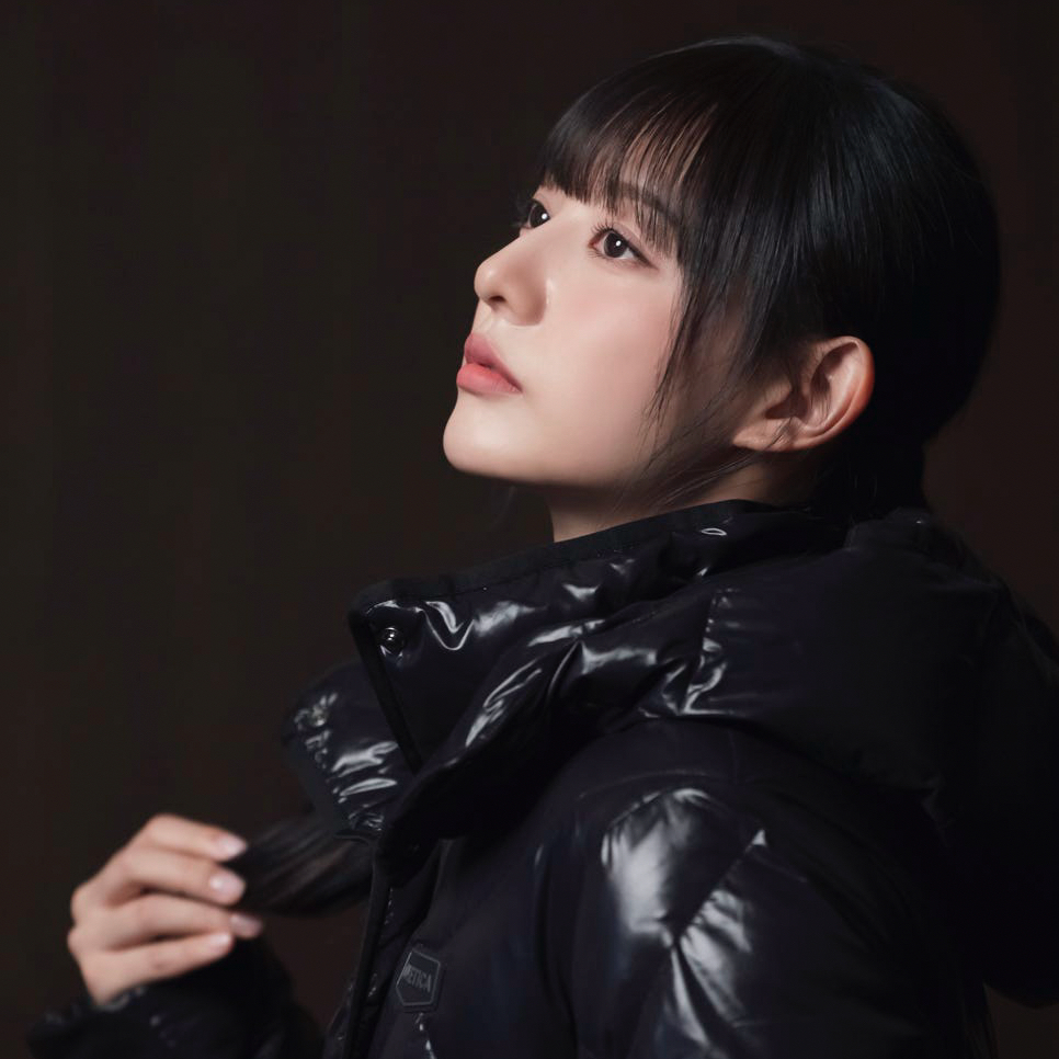 Behind-the-scenes cut of Kim Jiwon