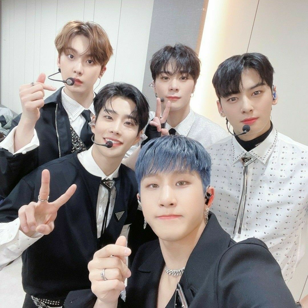 Behind-the-scenes cut of Cha Eunwoo