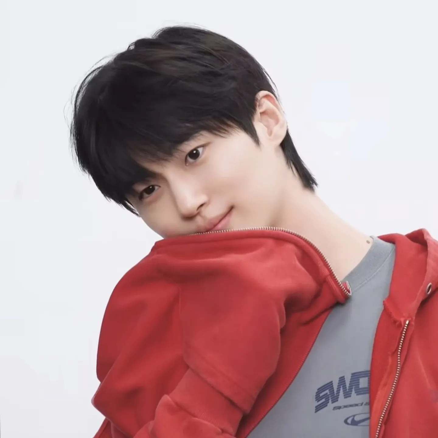 Behind-the-scenes cut of Byeon Wooseok