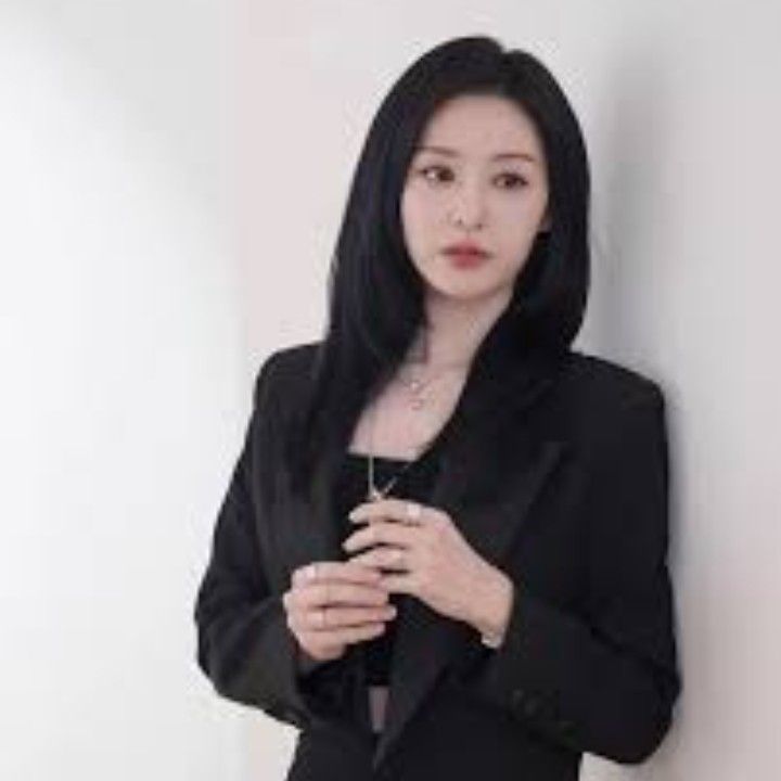 Behind-the-scenes cut of Kim Jiwon