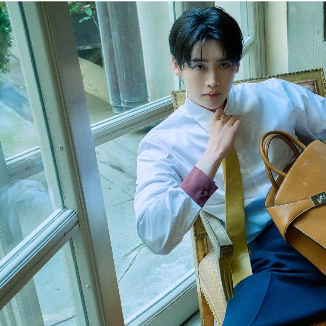 Recent activity shot of Lee Jongsuk