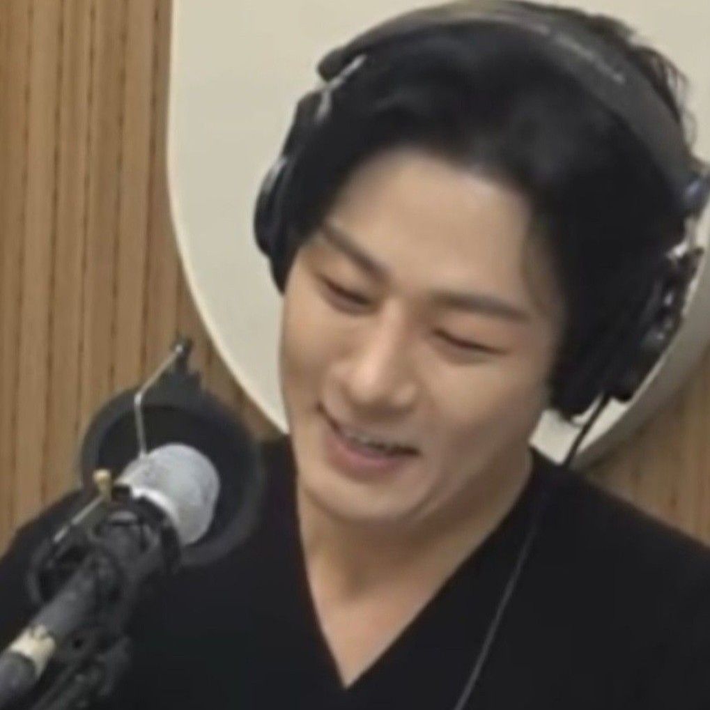 Behind-the-scenes cut of Kang Moonkyung