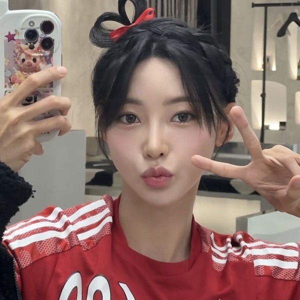 Representative photo of Kim Mingee showing their charm
