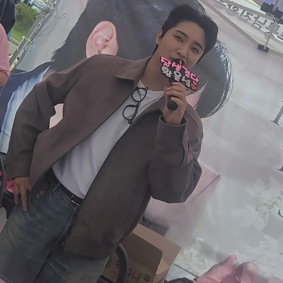 Behind-the-scenes cut of Hwang Yunsung