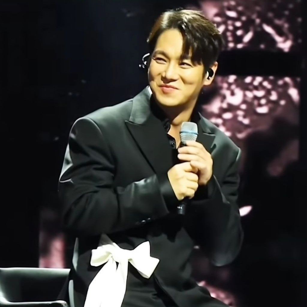 Behind-the-scenes cut of Hwanhee