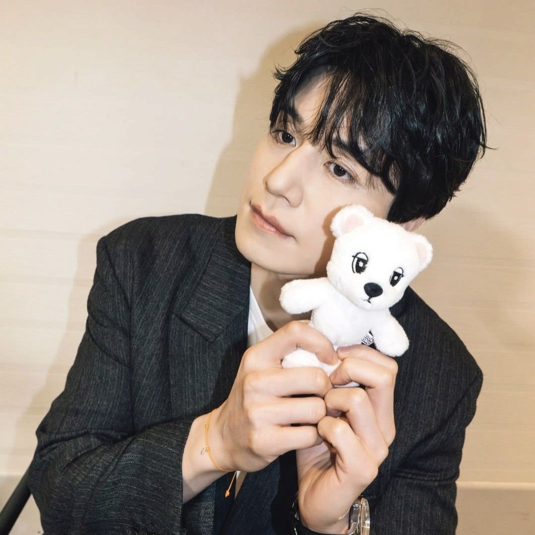 Behind-the-scenes cut of Lee Dongwook