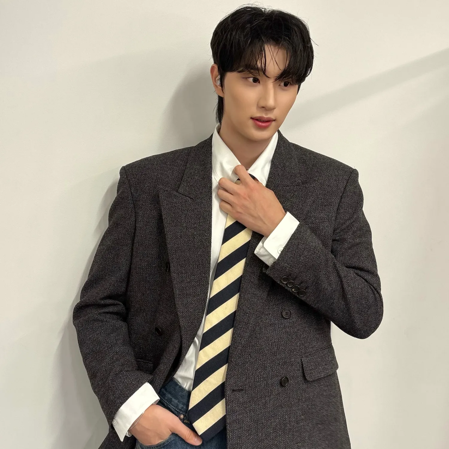 Behind-the-scenes cut of Kim Jaewon